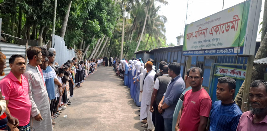 শিক্ষা প্রতিষ্ঠান ভাঙচুরের ঘটনায় মানববন্ধন, জড়িতদের গ্রেপ্তারের দাবি
