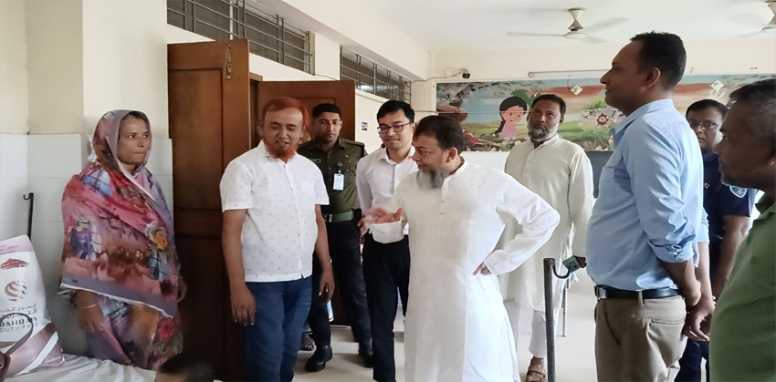 ফরিদগঞ্জ স্বাস্থ্য কমপ্লেক্সে পরিদর্শনে এমপির ক্ষোভ: ‘নোংরা পরিবেশে চিকিৎসা অর্থহীন’