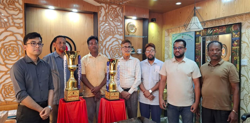 ফরিদগঞ্জে আরাফাত রহমান কোকো ফুটবল টুর্নামেন্টের ফাইনাল ট্রফি উন্মোচন