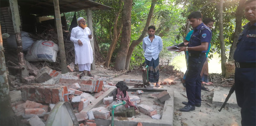 শাহরাস্তিতে মুক্তিযোদ্ধার বাড়িতে হামলা-ভাঙচুর, রাতে ঢিল নিক্ষেপ অব্যাহত