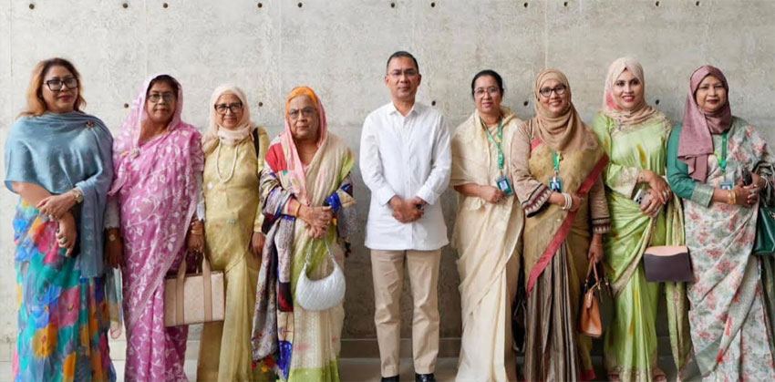 প্রধানমন্ত্রীর সঙ্গে বিএনপির নারী এমপিদের সৌজন্য সাক্ষাৎ