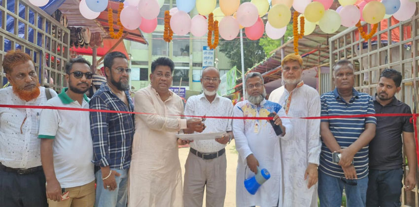 চাঁদপুর প্রেসক্লাব মাঠে কুঠিরশিল্প প্রদর্শনীর উদ্বোধন