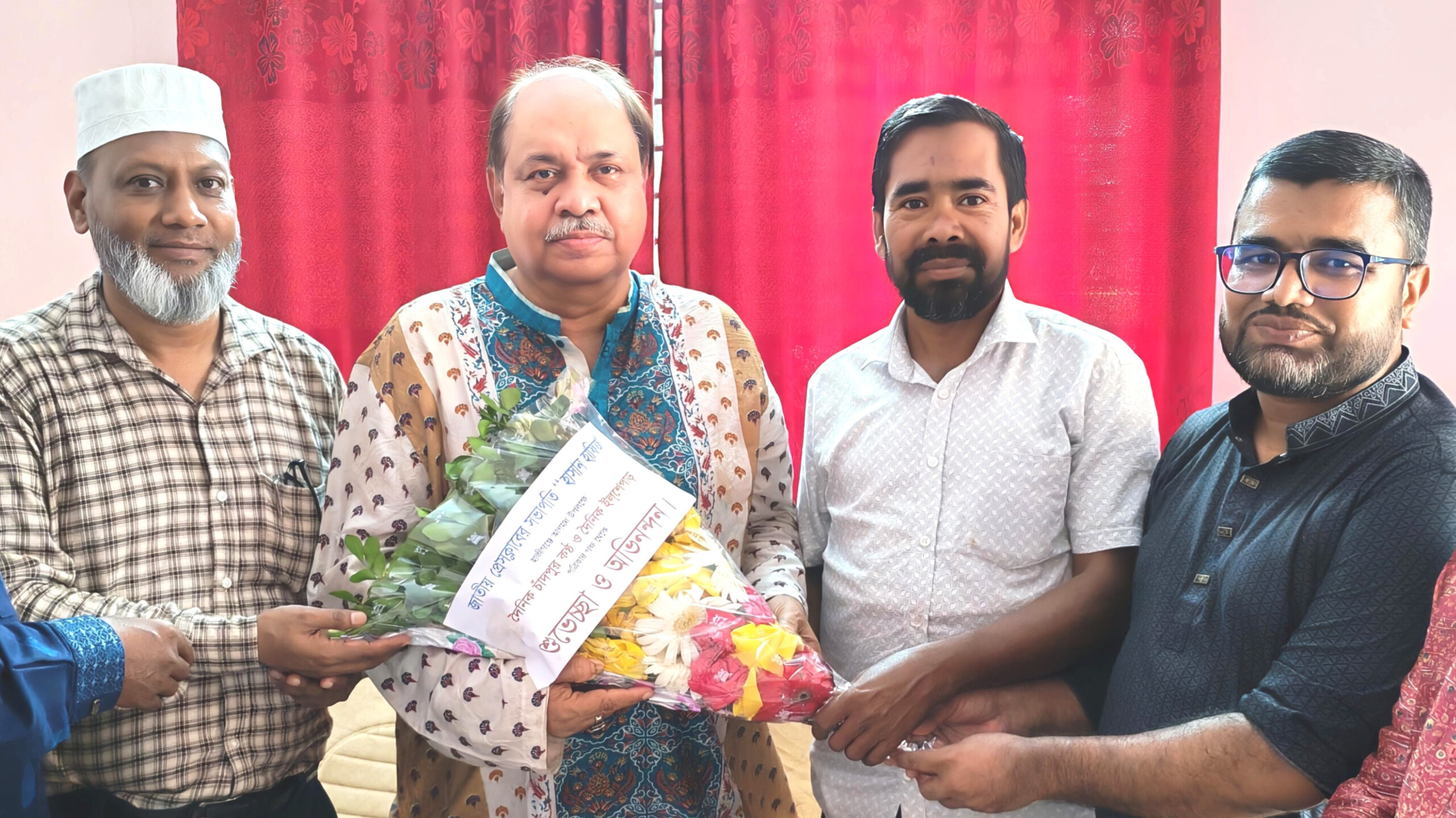 জাতীয় প্রেসক্লাব সভাপতিকে ইল্শেপাড় ও চাঁদপুর কন্ঠের শুভেচ্ছা