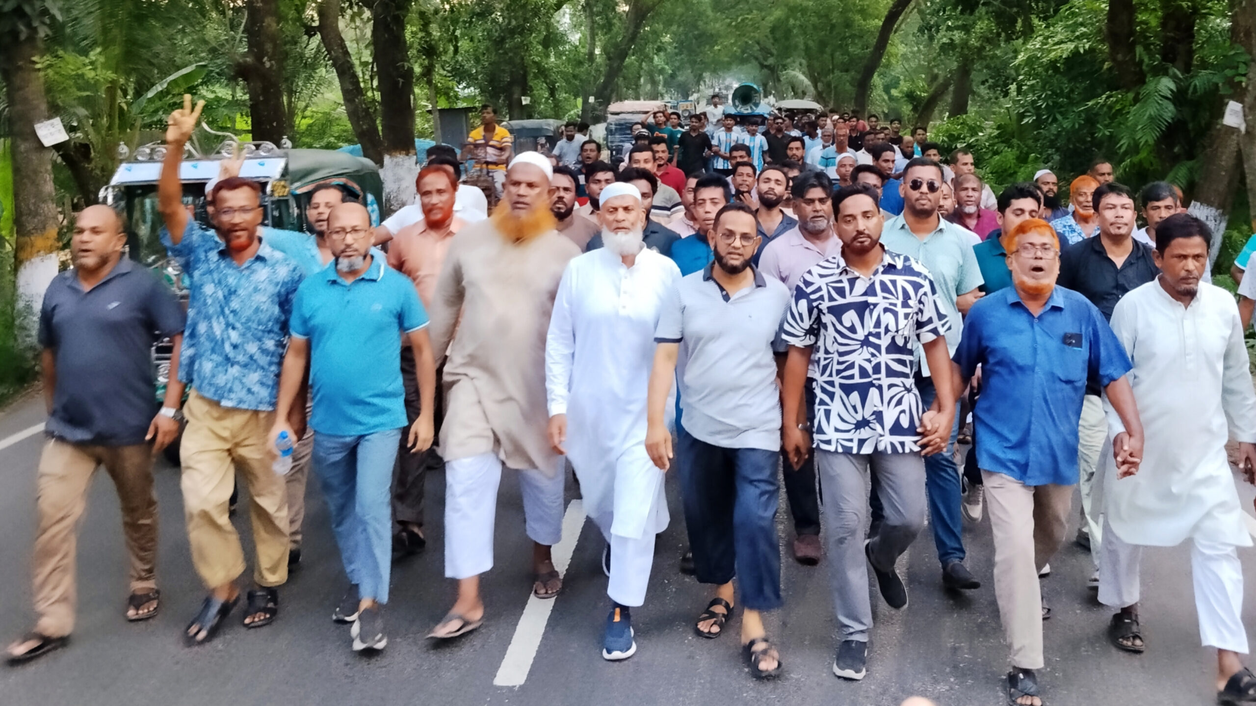 আওয়ামী লীগের প্রতিষ্ঠাবার্ষিকী ঘিরে শাহমাহমুদপুরে বিএনপি সংগঠনের বিক্ষোভ মিছিল
