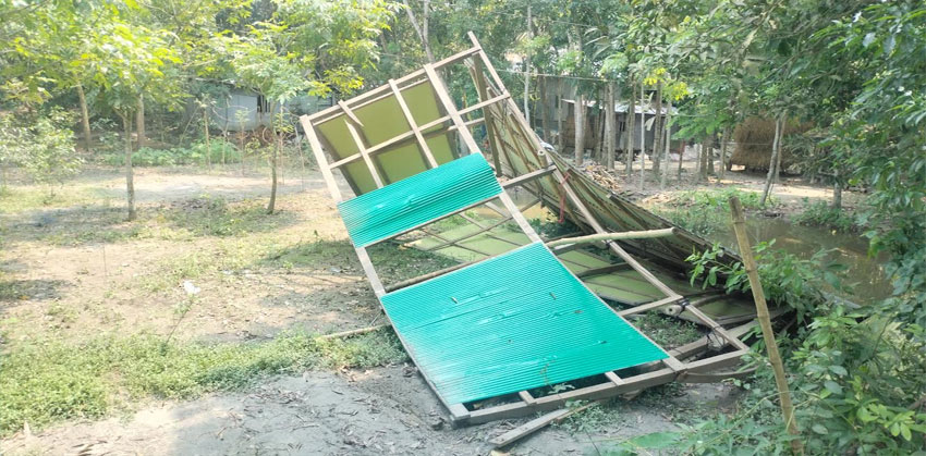 কচুয়ায় গভীর রাতে নতুনঘর ভাঙচুরের অভিযোগ