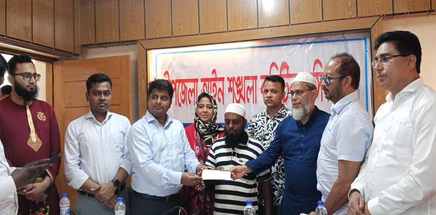 কচুয়ায় দেয়াল ধসে নিহত শিক্ষার্থীর পরিবারকে শিক্ষামন্ত্রীর আর্থিক সহায়তা