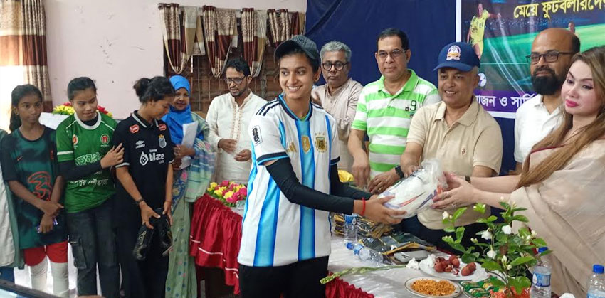 ওয়েলফেয়ার এন্ড এম্পাওয়ারমেন্ট ফাউন্ডেশনের উদ্যোগে সরকারি শিশু পরিবারে ক্রীড়া সামগ্রী উপহার