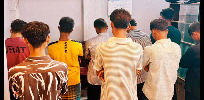 শাহরাস্তিতে রাতে উদ্দেশ্যহীন ঘোরাফেরা: ৯ শিক্ষার্থীকে আটক করে অভিভাবকদের জিম্মায় দিল পুলিশ