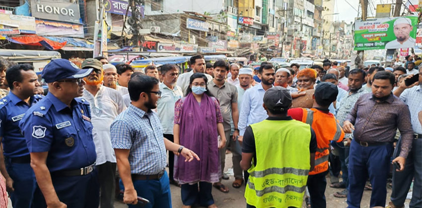 হাজীগঞ্জ বাজারের ফুটপাত দখলের দায়ে ২ জনের কারাদণ্ড, ৩ প্রতিষ্ঠানকে জরিমানা