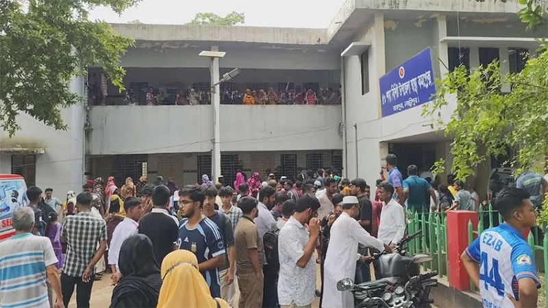 মা ও দুই মেয়েকে কুপিয়ে হত্যা, ঢাবি শিক্ষার্থীসহ নিহত ৩