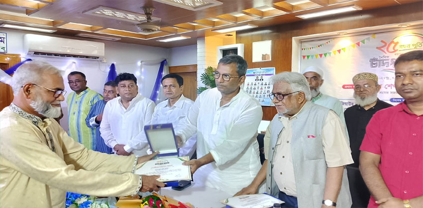 দৈনিক চাঁদপুর প্রবাহের ‘রজতজয়ন্তী আজীবন সম্মাননা’ পেলেন কাজী শাহাদাত