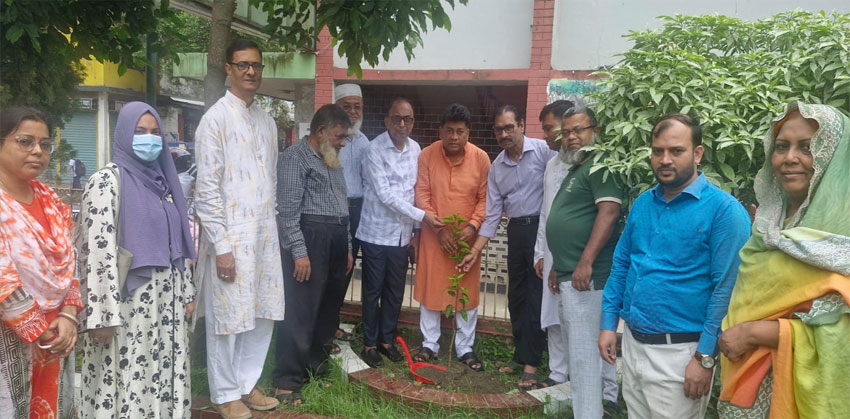 চাঁদপুর প্রেসক্লাব কতৃক প্রতিষ্ঠিত উদয়ন শিশু বিদ্যালয়ে বৃক্ষরোপন কর্মসূচীর উদ্বোধন