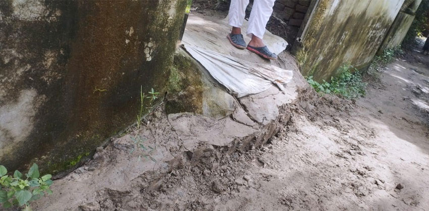 কচুয়ায় চাঁদা না পেয়ে সেনাসদস্যের চলাচলের রাস্তার মাটি কেটে নেওয়ার অভিযোগ
