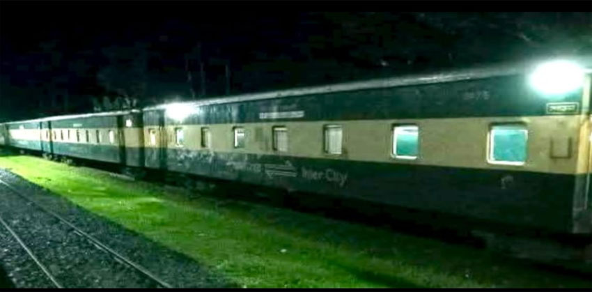 চাঁদপুর-চট্টগ্রাম রুটে মেঘনা এক্সপ্রেস যেন এক ভোগান্তির নাম: ইঞ্জিন বিকল ও চরম অব্যবস্থাপনায় হাজারো যাত্রীর ক্ষোভ