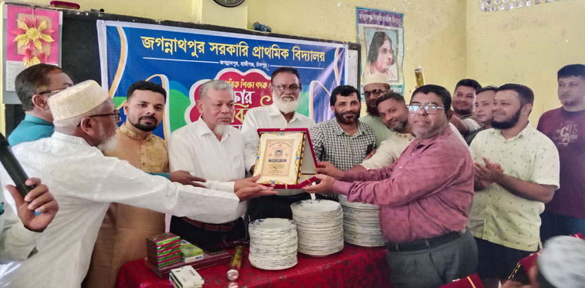 হাজীগঞ্জে বৃত্তিপ্রাপ্ত ৭ শিক্ষার্থী ও ৭ শিক্ষককে সংবর্ধনা দিল গ্রামবাসী 