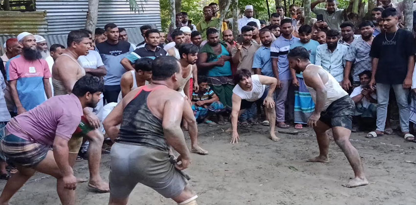 ফরিদগঞ্জে হা-ডু-ডুর জমজমাট লড়াই, মাঠে হাজারো দর্শকের উচ্ছ্বাস