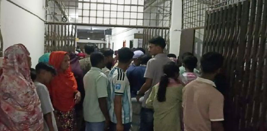 চাঁদপুরে চুরি করতে গিয়ে ভবন থেকে পড়ে যুবকের মৃত্যু, হাসপাতালে স্বজনদের কান্না