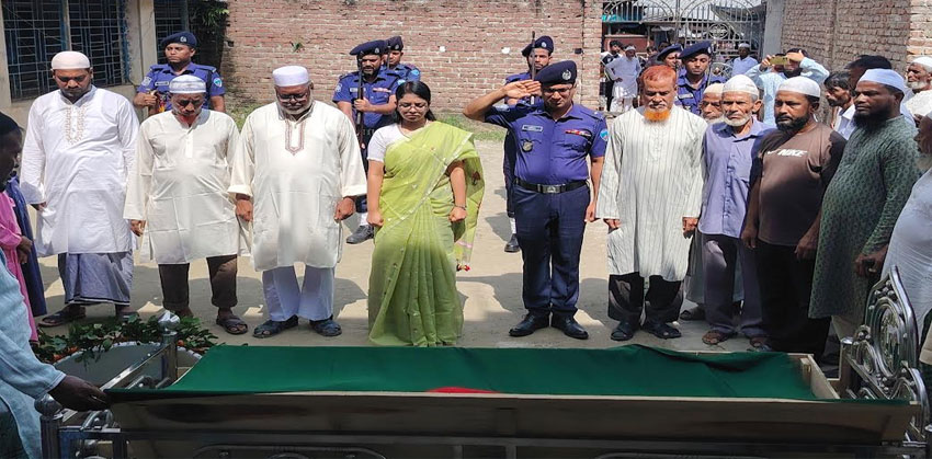 মতলব দক্ষিণে বীর মুক্তিযোদ্ধা সৈয়দ আবুল বাসারকে রাষ্ট্রীয় মর্যাদায় দাফন