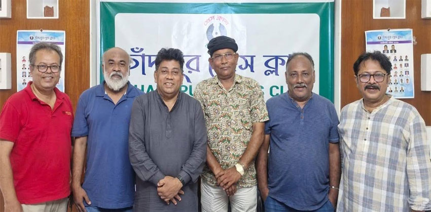 জাতীয় শিল্পীদের সঙ্গে চাঁদপুর প্রেস ক্লাব সভাপতির শুভেচ্ছা বিনিময়