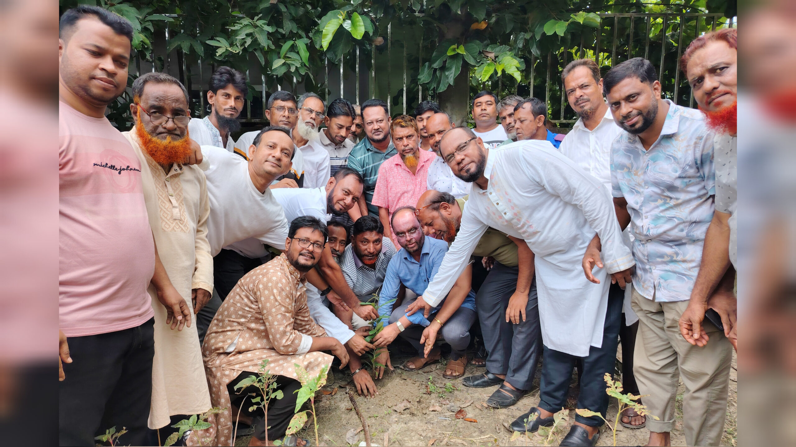প্রতিষ্ঠাবার্ষিকী উপলক্ষে খাদেরগাঁও ইউনিয়ন বিএনপির বৃক্ষরোপণ কর্মসূচি পালন
