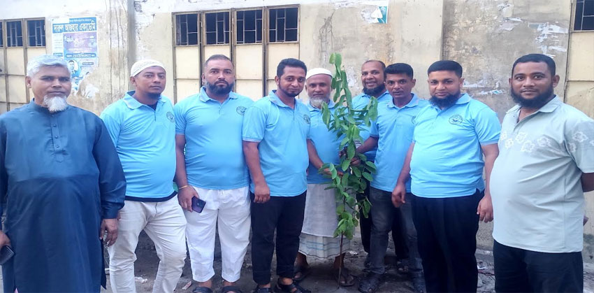 চাঁদপুর নিশি রোড সোসাইটির উদ্যোগে বৃক্ষরোপণ ও পরিষ্কার-পরিচ্ছন্ন কর্মসূচি পালন