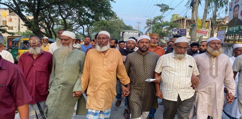 হাজীগঞ্জের বলাখাল বাজারে মেয়র প্রার্থী টিটুর ব্যাপক গণসংযোগ