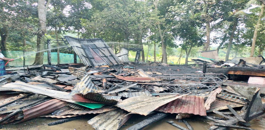 কচুয়ায় অগ্নিকাণ্ডে বসতঘর পুড়ে ছাই: ১০ লক্ষ টাকার ক্ষয়ক্ষতি