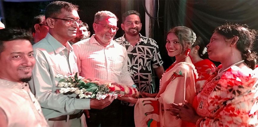 শারদীয় দুর্গাপূজায় মহামায়া দত্ত বাড়ি পূজামণ্ডপ পরিদর্শনে বিএনপি নেতৃবৃন্দ