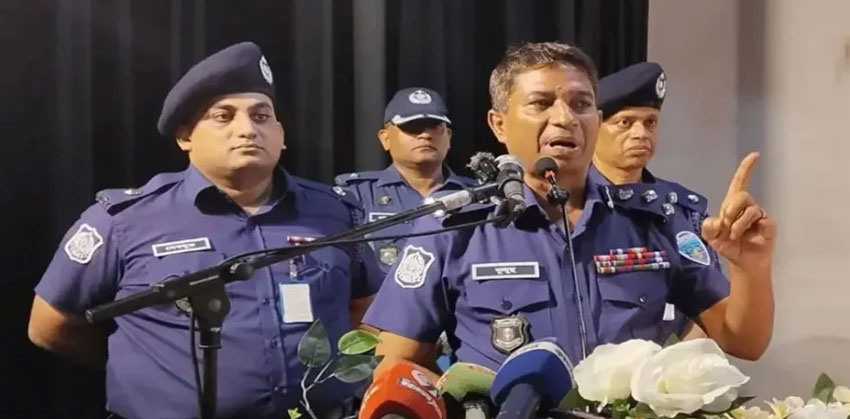‘সন্ধ্যার পর স্কুল-কলেজ পড়ুয়াদের রাস্তায় পেলে গ্রেপ্তার করা হবে’ চট্টগ্রাম রেঞ্জের ডিআইজি
